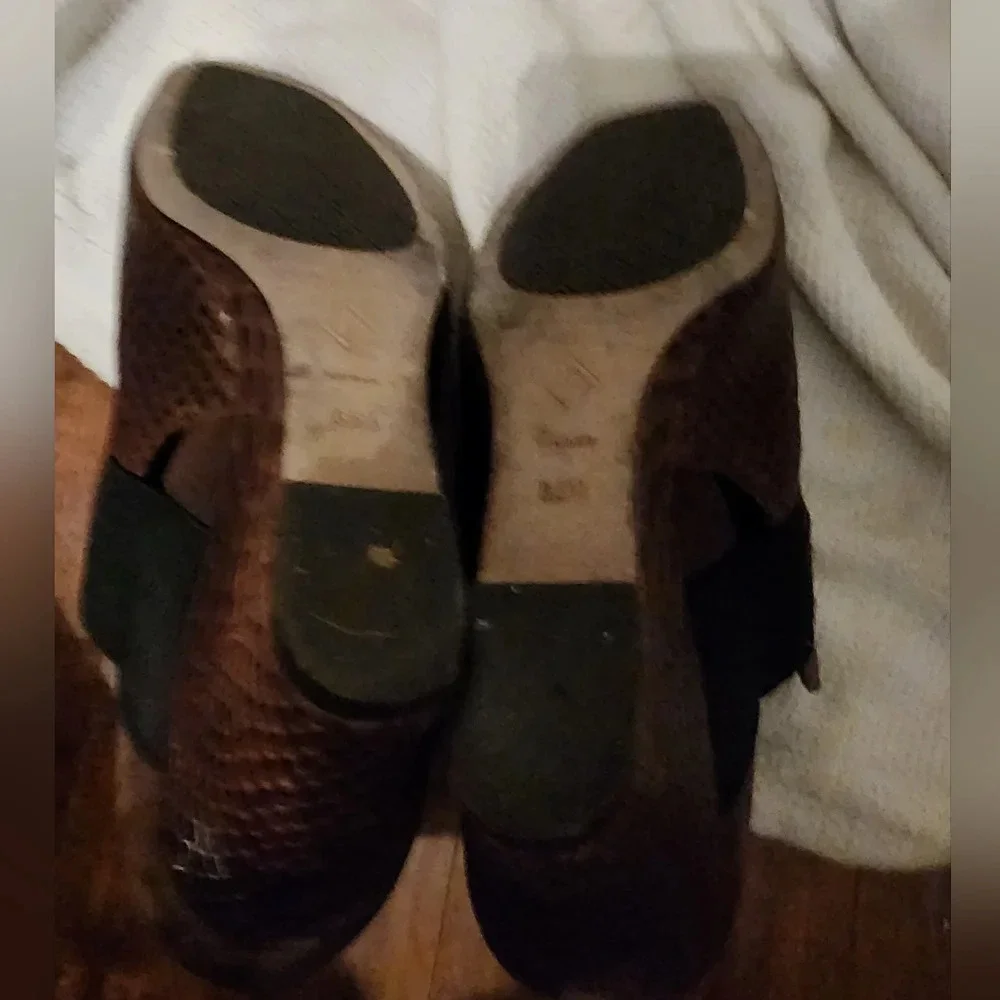 Donald Pliner Lizzie Snake heels.8.5‎